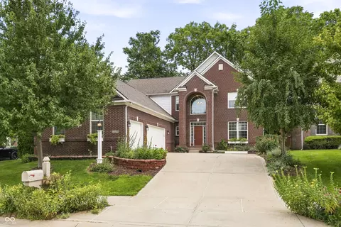 14195 Laura Vista Dr, Carmel, IN 46033