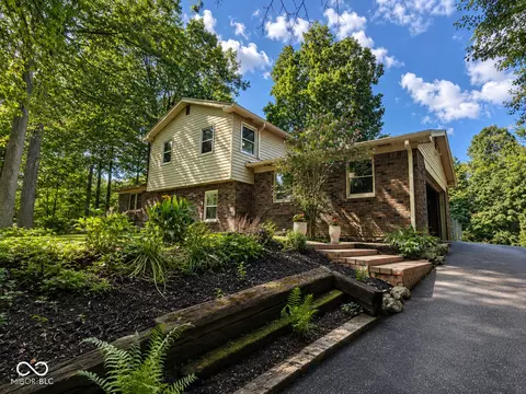 532 E Timberbrook Ests, Shelbyville, IN 46176