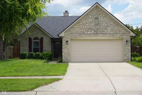 679 Redfox Ct S, Greenwood, IN 46142