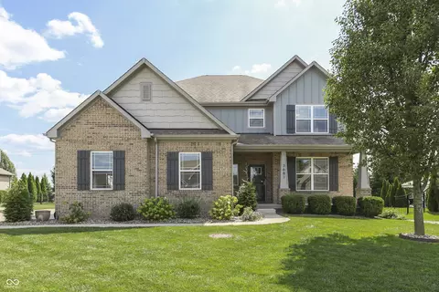 3681 Woodvine Dr, Bargersville, IN 46106