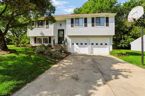 4152 Oil Creek Dr, Indianapolis, IN 46268