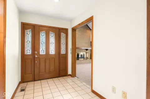 Entry Way - 1058 Junco Dr, Columbus, IN 47203 photo 2 of 3