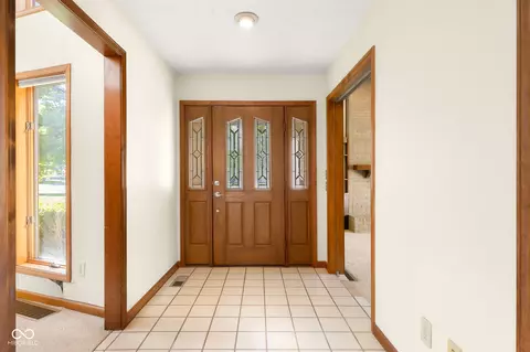 Entry Way - 1058 Junco Dr, Columbus, IN 47203 photo 1 of 3