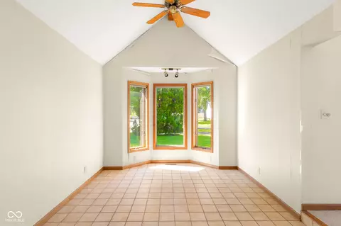 Living - 1058 Junco Dr, Columbus, IN 47203 photo 10 of 15