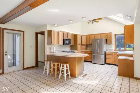 Kitchen - 1058 Junco Dr, Columbus, IN 47203 photo 1 of 5
