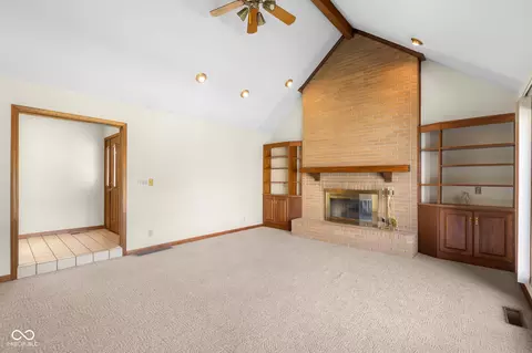 Living - 1058 Junco Dr, Columbus, IN 47203 photo 1 of 15