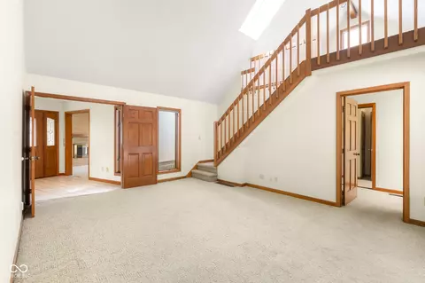 Living - 1058 Junco Dr, Columbus, IN 47203 photo 11 of 15