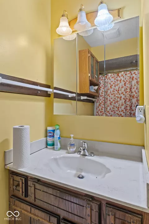 Bath - 555 Clark St, Brooklyn, IN 46111 photo 1 of 4