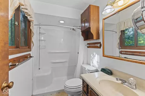 Bath - 555 Clark St, Brooklyn, IN 46111 photo 3 of 4
