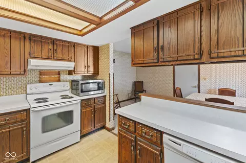 Kitchen - 555 Clark St, Brooklyn, IN 46111 photo 3 of 5