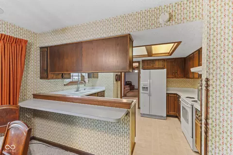 Kitchen - 555 Clark St, Brooklyn, IN 46111 photo 5 of 5