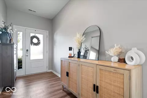 Entry Way - 615 Blarney Dr, Pendleton, IN 46064 photo 1 of 2