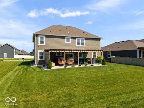 Exterior - 615 Blarney Dr, Pendleton, IN 46064 photo 2 of 6