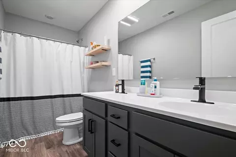 Bath - 615 Blarney Dr, Pendleton, IN 46064 photo 5 of 5
