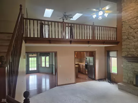 Living - 903 Corey Ln, Plainfield, IN 46168 photo 2 of 3