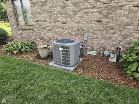 Exterior - 903 Corey Ln, Plainfield, IN 46168 photo 7 of 8