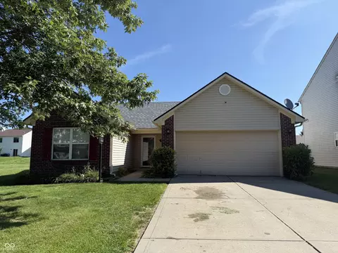 8113 Maple Stream Ln, Indianapolis, IN 46217