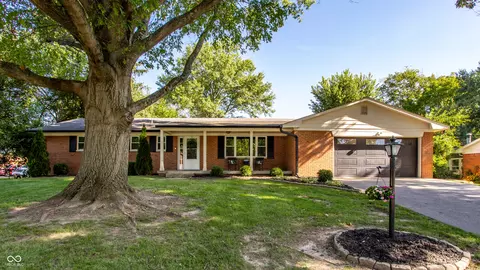 6136 Bluff Acres Dr, Greenwood, IN 46143