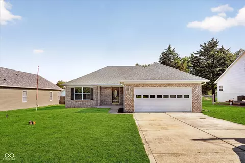 156 Patriots Lndg, Fillmore, IN 46128