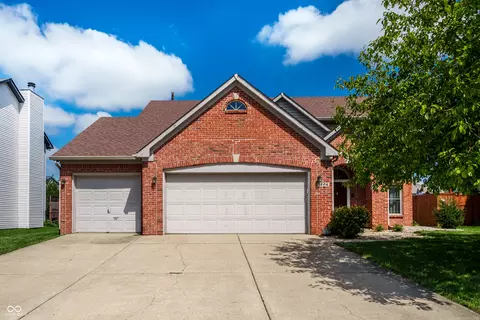 1224 Knapps Ct, Greenwood, IN 46142