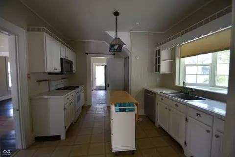 Kitchen - 2016 Spring St, New Castle, IN 47362 photo 2 of 2
