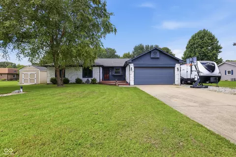 1018 Kingsway Dr, Avon, IN 46123
