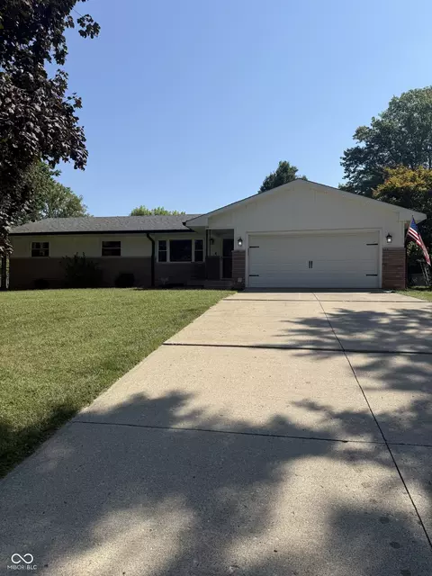721 Lindenwood Dr, Greenwood, IN 46142