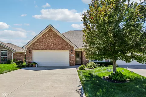 4935 W Harrisburg Ct, New Palestine, IN 46163