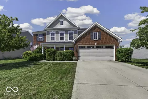 2570 Falcon Dr, Greenwood, IN 46143