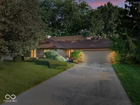 850 W Oakwood Dr, Greenwood, IN 46142