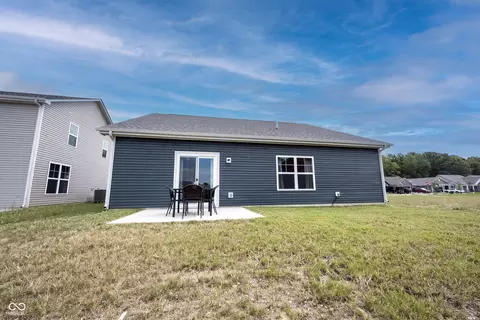 Exterior - 1585 Pebble Beach Dr, Pendleton, IN 46064 photo 7 of 9