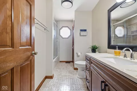 Bath - 2135 Bobby Ct, Plainfield, IN 46168 photo 1 of 8