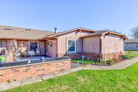 1111 Paradise Ct, Greenwood, IN 46143