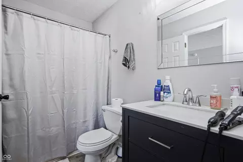 Bath - 5976 Marco St, Plainfield, IN 46168 photo 2 of 4
