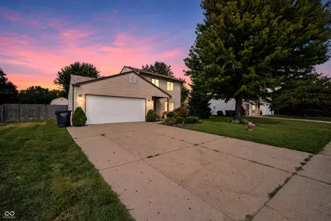 1104 Fox Trace Dr, Anderson, IN 46013