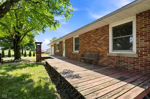 Exterior - 5628 Denois St, Columbus, IN 47201 photo 2 of 5