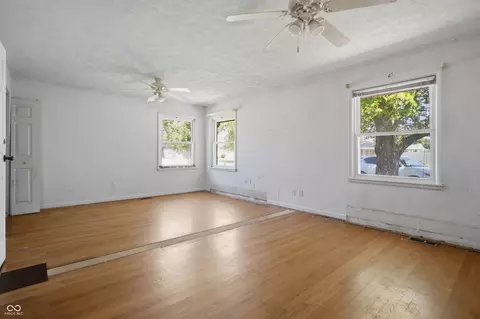 Living - 5628 Denois St, Columbus, IN 47201 photo 3 of 4