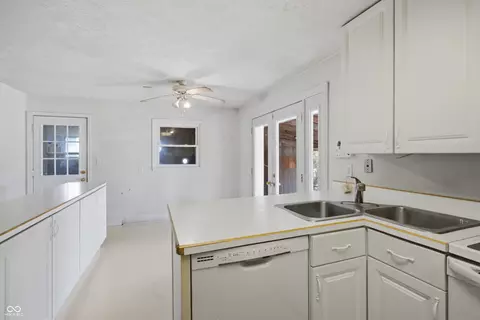 Kitchen - 5628 Denois St, Columbus, IN 47201 photo 3 of 3