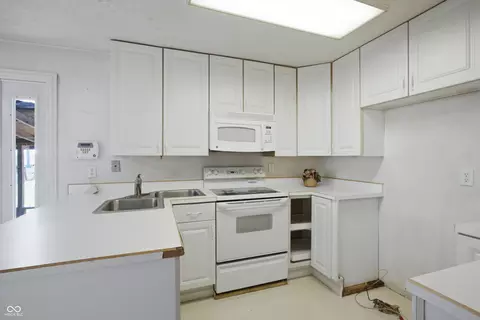 Kitchen - 5628 Denois St, Columbus, IN 47201 photo 2 of 3