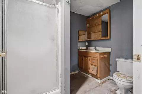 Bath - 5628 Denois St, Columbus, IN 47201 photo 3 of 3