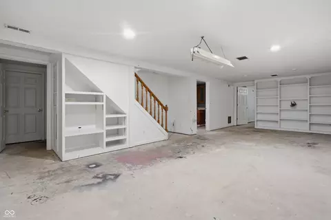 Living - 5628 Denois St, Columbus, IN 47201 photo 4 of 4