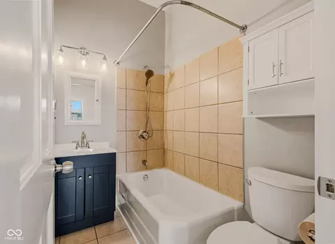 Bath - 521 8th St, Columbus, IN 47201 photo 1 of 2