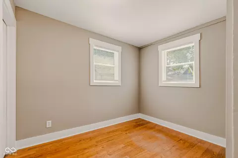 Bedroom - 521 8th St, Columbus, IN 47201 photo 5 of 5