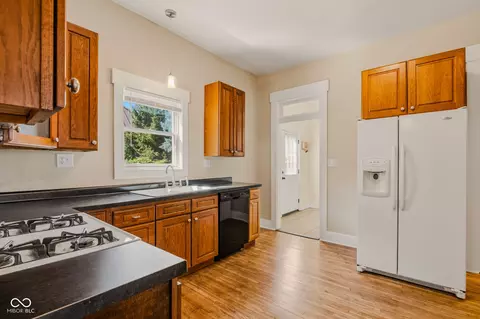 Kitchen - 521 8th St, Columbus, IN 47201 photo 3 of 5
