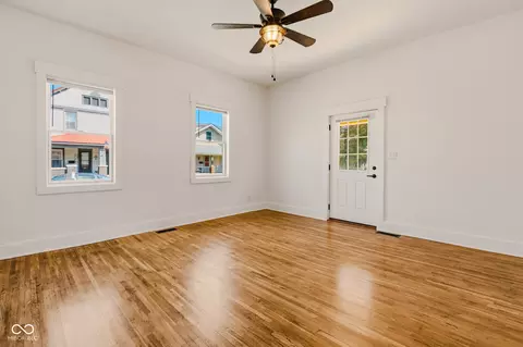 Living - 521 8th St, Columbus, IN 47201 photo 1 of 3