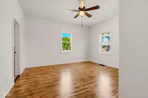 Living - 521 8th St, Columbus, IN 47201 photo 3 of 3