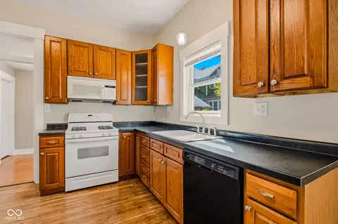 Kitchen - 521 8th St, Columbus, IN 47201 photo 4 of 5