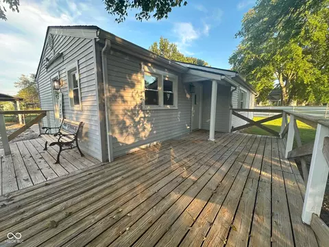 544 E Hilltop Dr, Scottsburg, IN 47170