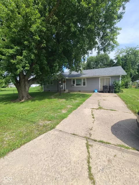 103 W North B St, Elwood, IN 46036