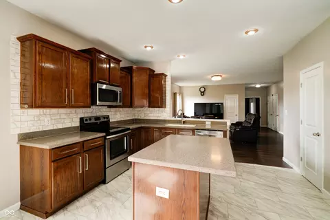 Kitchen - 2291 Solidago Dr, Plainfield, IN 46168 photo 6 of 6